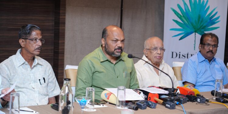 സ്മാർട്ട്സിറ്റി പദ്ധതിക്കായി ഏറ്റെടുത്ത സ്ഥലം മന്ത്രിമാരായ കെ. കൃഷ്ണൻകുട്ടി,  പി. രാജീവ്‌ എന്നിവർ സന്ദർശിച്ചു