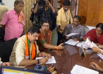 സി.കൃഷ്ണകുമാര്‍ നാമനിര്‍ദേശപത്രിക സമര്‍പ്പിച്ചു