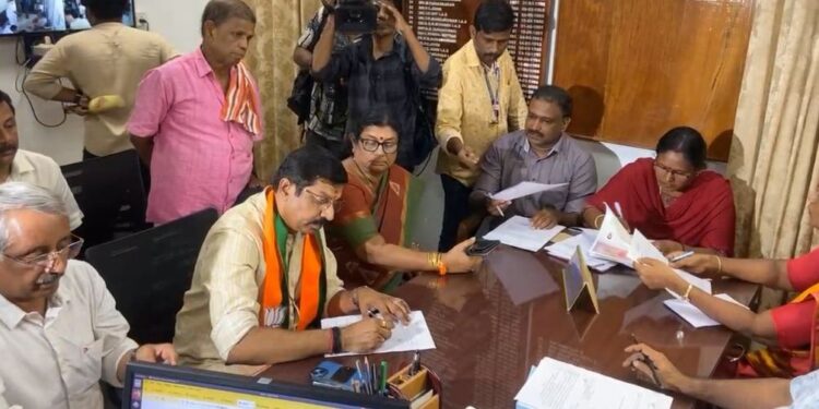 സി.കൃഷ്ണകുമാര്‍ നാമനിര്‍ദേശപത്രിക സമര്‍പ്പിച്ചു