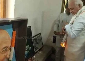 ഗവര്‍ണര്‍ ആരിഫ് മുഹമ്മദ് ഖാന്റെ ഷാളിന് തീപിടിച്ചു; വൻ അപകടം ഒഴിവായത് തലനാരിഴയ്‌ക്ക്