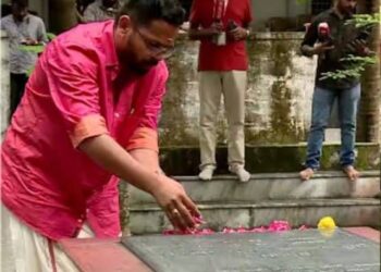 കരുണാകരൻ്റെ സ്മൃതി മണ്ഡപത്തിലെത്തി സരിൻ; ലീഡറുടെ പേരിലും പോര്