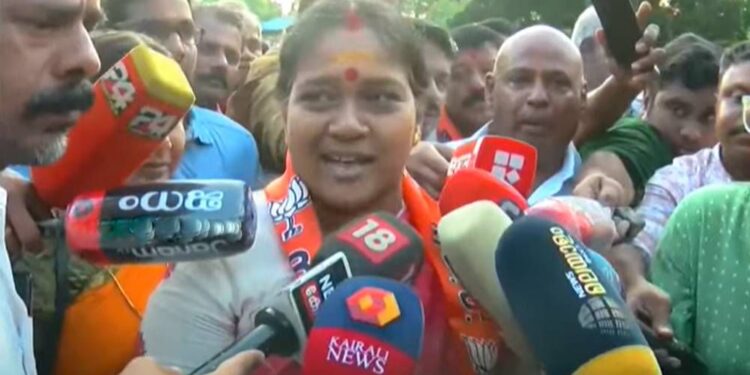 ശോഭ സുരേന്ദ്രന്‍  ബിജെപി കണ്‍വന്‍ഷനിലെത്തി