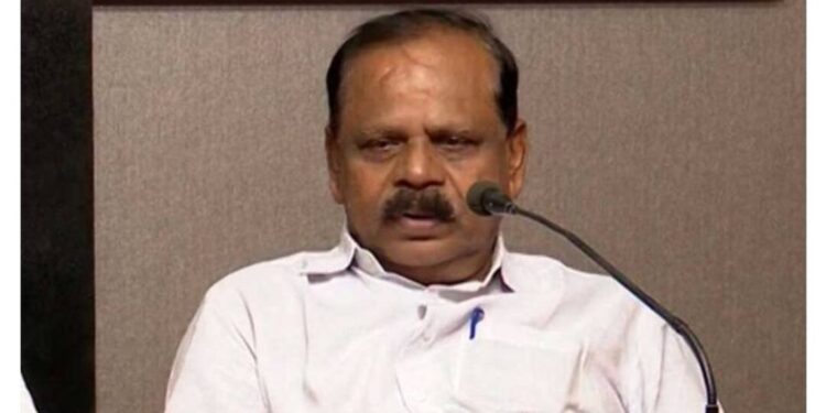 ഷാഫി പറമമ്പിലിന് വഴങ്ങിയാണ് രാഹുല്‍ മാങ്കൂട്ടത്തിലിനെ സ്ഥാനാർഥിയാക്കിയത് – എ രാമസ്വാമി.