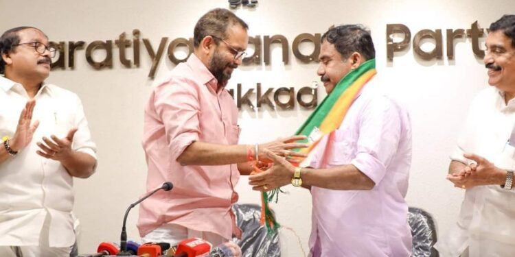 പിരായിരിയിൽ നിന്നും ഒരാൾ കൂടി കോൺഗ്രസ്സ് വിട്ടു