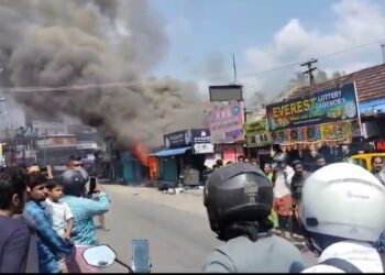 കൊഴിഞ്ഞാമ്പാറ പെയിൻ്റ് കടയിൽ തീപിടുത്തം, വൻ നാശനഷ്ടം