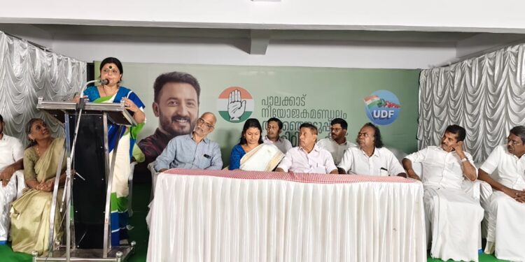 എഴുത്തുകാർ തൂലിക പടവാളാക്കണം-ദീപാദാസ് മുൻഷി