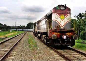 ഷൊർണൂരില്‍ ട്രെയിൻ തട്ടി നാലുപേർക്ക് ദാരുണാന്ത്യം.