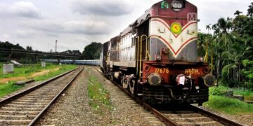 ഷൊർണൂരില്‍ ട്രെയിൻ തട്ടി നാലുപേർക്ക് ദാരുണാന്ത്യം.