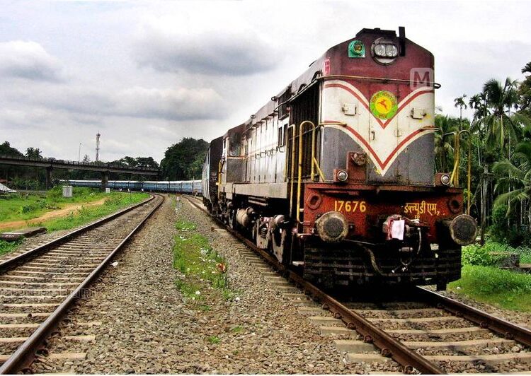 ഷൊർണൂരില്‍ ട്രെയിൻ തട്ടി നാലുപേർക്ക് ദാരുണാന്ത്യം.