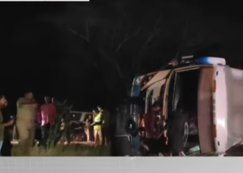 വടക്കഞ്ചേരിയില്‍ ശബരിമല തീര്‍ത്ഥാടകര്‍ സഞ്ചരിച്ച ബസ് മറിഞ്ഞ് അപകടം