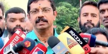 വീണ്ടും കൈ കൈകൊടുക്കല്‍ വിവാദം.  സി.കൃഷ്ണകുമാർ കൈ നീട്ടിയെങ്കിലും എൻ.കൃഷ്ണദാസ് കാണാത്ത പോലെ പോയിയെന്നാണ് ആക്ഷേപം