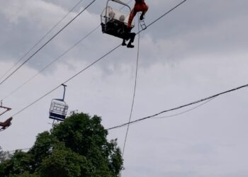 മലമ്പുഴയില്‍ മോക് ‍ഡ്രില്‍:  റോപ്‍വേയിലെ രക്ഷാപ്രവര്‍ത്തനം