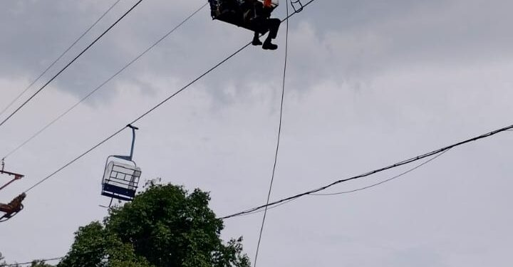 മലമ്പുഴയില്‍ മോക് ‍ഡ്രില്‍:  റോപ്‍വേയിലെ രക്ഷാപ്രവര്‍ത്തനം
