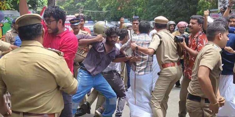 കൊപ്പത്ത് ഫുടബോള്‍ മത്സരത്തിനിടയില്‍ സംഘർഷം