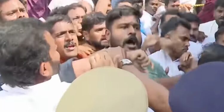 വൈദ്യുതി നിരക്ക് വർധന; മന്ത്രിയുടെ ഓഫീസിലേക്ക് മാർച്ച് നടത്തി യൂത്ത് കോൺഗ്രസ്