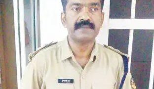 എസ്.ഐ. യൂണിഫോമില്‍ കറക്കം, ടിക്കറ്റെടുക്കാതെ ബസ് യാത്ര; ഒടുവിൽ പിടിയിൽ