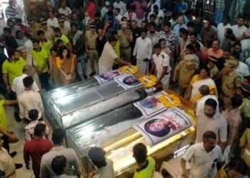 വിദ്യാര്‍ത്ഥിനികള്‍ക്ക് കണ്ണീരോടെ വിട,  പൊതുദര്‍ശനം തുടരുന്നു; പത്ത് മണിക്ക് ഖബറടക്കം