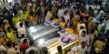 വിദ്യാര്‍ത്ഥിനികള്‍ക്ക് കണ്ണീരോടെ വിട,  പൊതുദര്‍ശനം തുടരുന്നു; പത്ത് മണിക്ക് ഖബറടക്കം