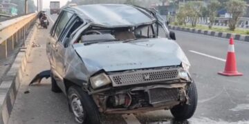 മംഗലത്ത് കാര്‍ ഡിവൈഡറിലിടിച്ച്‌ മറിഞ്ഞ് 2 പേര്‍ക്ക് പരിക്ക്;