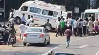 ആംബുലൻസ് നിയന്ത്രണം വിട്ട് കടയിലേക്ക് ഇടിച്ചുകയറി