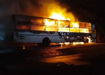 സ്വകാര്യ ബസിന് തീപിടിച്ചു; ആളപായമില്ല