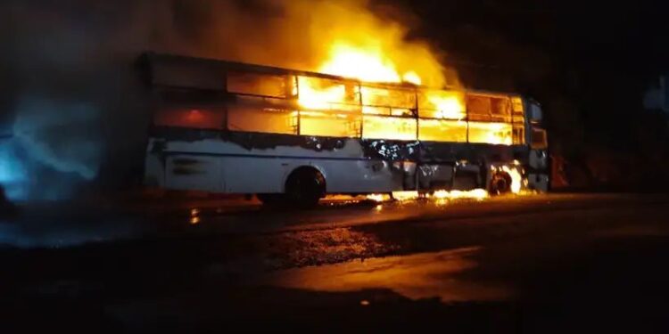 സ്വകാര്യ ബസിന് തീപിടിച്ചു; ആളപായമില്ല