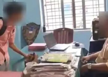 അധ്യാപകന് നേരെ കൊലവിളി ; സ്‌കൂള്‍ അധികൃതരോട് റിപ്പോര്‍ട്ട് തേടി