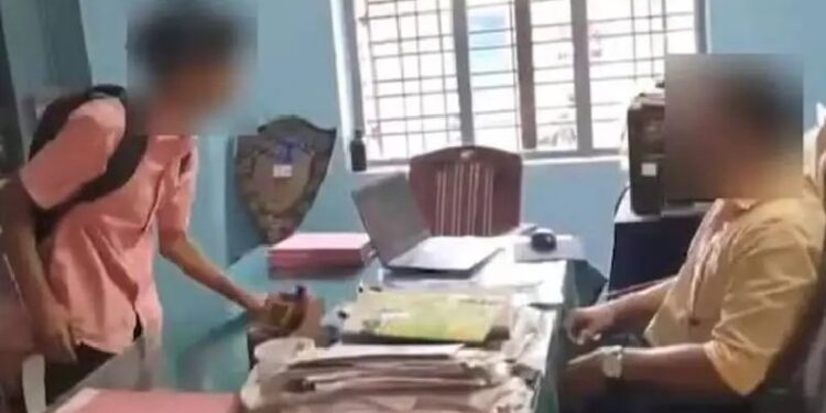 അധ്യാപകന് നേരെ കൊലവിളി ; സ്‌കൂള്‍ അധികൃതരോട് റിപ്പോര്‍ട്ട് തേടി