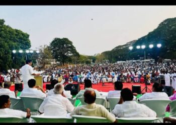 കോണ്‍ഗ്രസ്  കലം കമിഴ്ത്തല്‍ സമരം നടത്തി