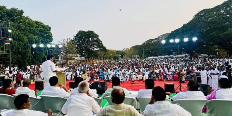 കോണ്‍ഗ്രസ്  കലം കമിഴ്ത്തല്‍ സമരം നടത്തി