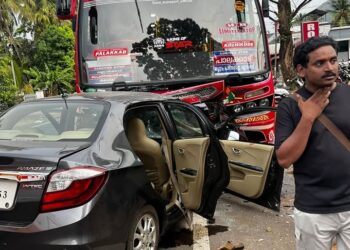തച്ചമ്പാറയിൽ ബസ്സും കാറും കുട്ടിയിടിച്ച് അപകടം