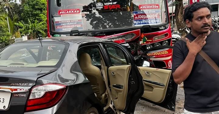 തച്ചമ്പാറയിൽ ബസ്സും കാറും കുട്ടിയിടിച്ച് അപകടം