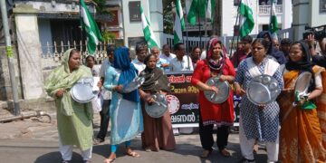 നഗരസഭക്കെതിരെ പാത്രം കൊട്ടി സമരവുമായി നാഷണൽ ജനതാദൾ മാർച്ച്