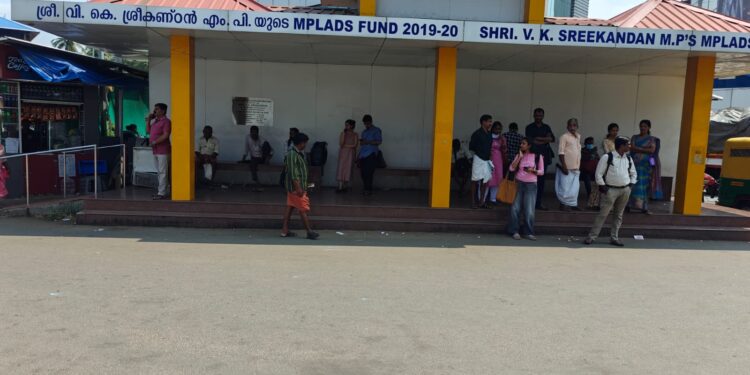 റെയിൽവേയിൽ നിന്നും അധിക തുക തിരിച്ചുപിടിച്ച് വി കെ ശ്രീകണ്ഠൻ എംപി