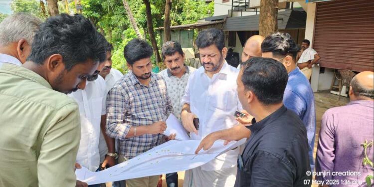 അപകട വളവിലെ പുനർനിർമ്മാണവുമായി ബന്ധപ്പെട്ട് ഉദ്യോഗസ്ഥരുമായി ചർച്ച നടത്തി