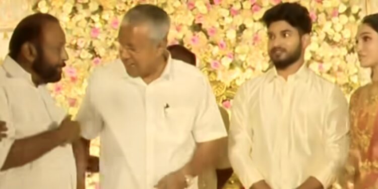 എ.വി. ഗോപിനാഥന്റെ മകളുടെ വിവാഹത്തിൽ പങ്കെടുത്ത് മുഖ്യമന്ത്രി