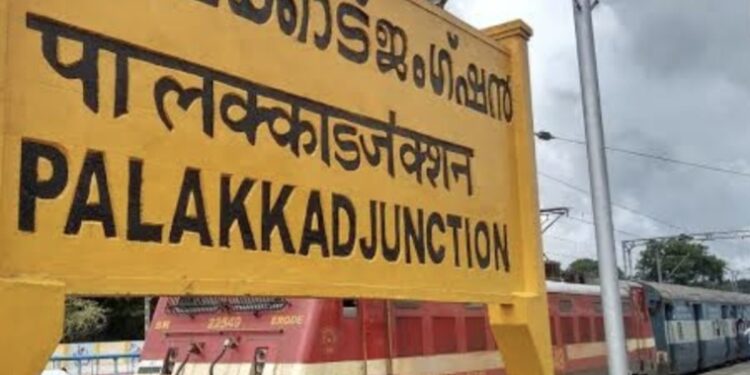 ഒലവക്കോട് റെയിൽവെ സ്റ്റേഷനിൽ യുവാവ് ട്രെയിനിന് മുന്നിലേക്ക് വീണ് പരിക്ക്