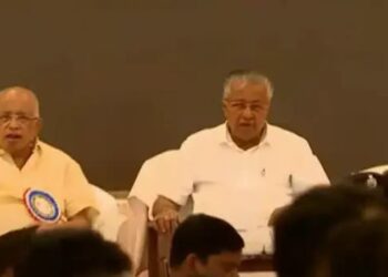 മലമ്പുഴയിൽ മുഖ്യമന്ത്രി പങ്കെടുത്ത വേദിക്ക് സമീപം തീപ്പൊരിയും പുകയും