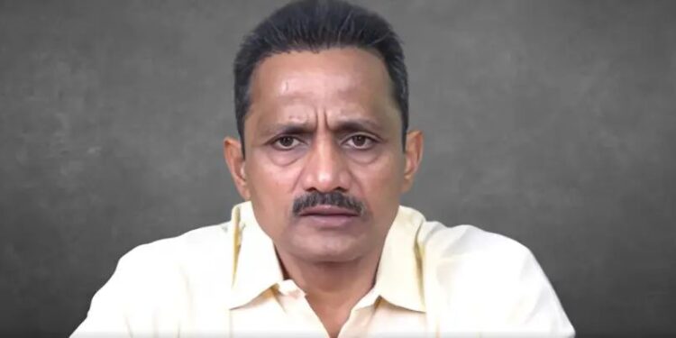 രക്തസാക്ഷിയുടെ പേരിൽ തട്ടിപ്പ്, ഗോകുൽ ദാസിനെതിരെ പോസ്റ്റുറുകൾ