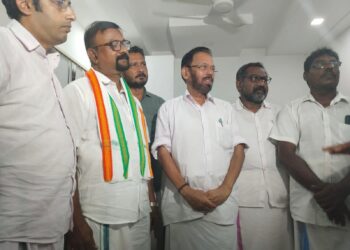 ബി ജെ പി യിൽ നിന്ന് രാജിവെച്ച്   കോൺഗ്രസിൽ ചേർന്നു.