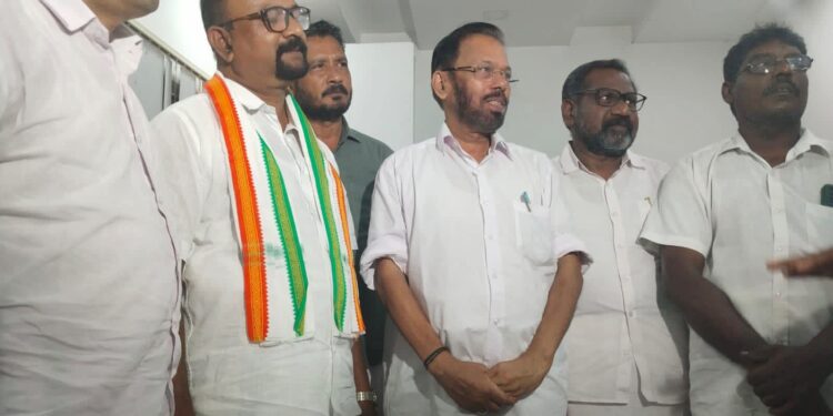 ബി ജെ പി യിൽ നിന്ന് രാജിവെച്ച്   കോൺഗ്രസിൽ ചേർന്നു.