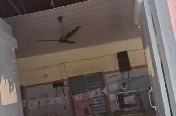 കടുക്കാംക്കുന്നം സ്കൂളിലെ സീലിംഗ് പൊട്ടിവീണു