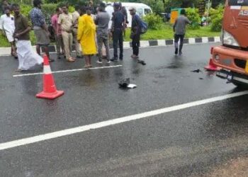 ആലത്തൂർ ദേശീയപാതയിലെ സൂചനാ ബോർഡിൽ തട്ടിവീണ സ്കൂ‌ട്ടർ യാത്രികന് ദാരുണാന്ത്യം