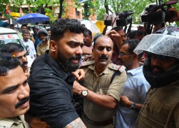 ആരോഗ്യ മന്ത്രി രാജി വെക്കുക എന്നാവശ്യപ്പെട്ടു കൊണ്ട് യുവമോർച്ച മാശവമഞ്ചവുമായി മാർച്ച്