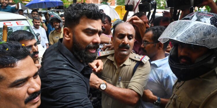 ആരോഗ്യ മന്ത്രി രാജി വെക്കുക എന്നാവശ്യപ്പെട്ടു കൊണ്ട് യുവമോർച്ച മാശവമഞ്ചവുമായി മാർച്ച്