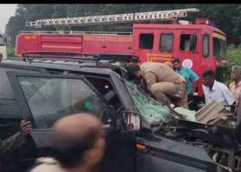 വാളയാറിൽ വാഹനാപകടം.രണ്ട് തമിഴ്നാട് സ്വദേശികൾ മരിച്ചുഒരാളുടെ നില ഗുരുതരം.