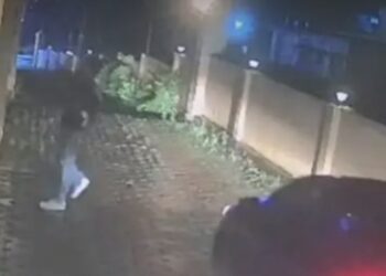 പുലാപറ്റയില്‍ വ്യവസായിയുടെ വീടിന് നേരെ ആസിഡ് ബോംബ് ആക്രമണം