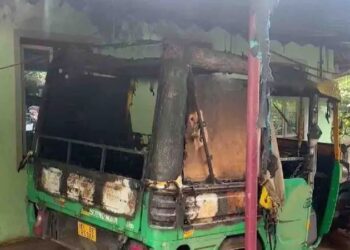 മകളെ ശല്യം ചെയ്തത് അച്ഛൻ ചോദ്യം ചെയ്തുതു; പ്രതികാരമായി പിതാവിന്റെ ഓട്ടോ കത്തിച്ചു