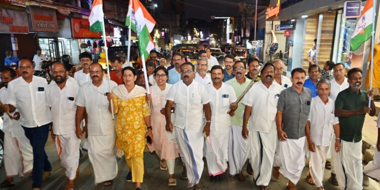 രാഹുൽ ഗാന്ധിക്കെതിരെ വധഭീഷണി : കോൺഗ്രസ് പന്തം കൊളുത്തി പ്രകടനം നടത്തി