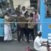 സമയത്തെച്ചൊല്ലി തര്‍ക്കം: ബസ്സ് ജീവനക്കാര്‍ നടുറോഡില്‍ കൂട്ടത്തല്ല്